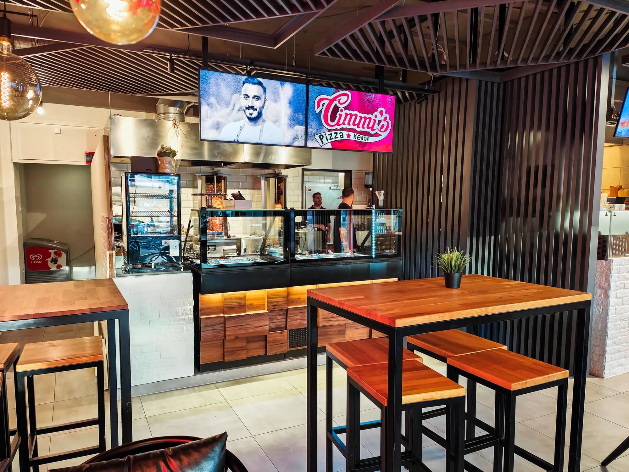 Cimmi's Pizza und Kebap GmbH – Displays für Menü und Angebote bei Cimmi's Pizza und Kebap GmbH.